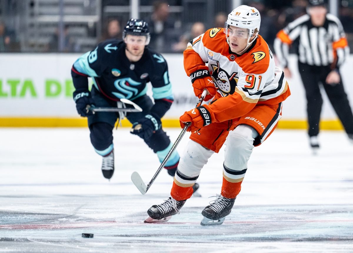 Jan 28, 2025; Seattle, Washington, USA;  Anaheim Ducks forward Leo Carlsson (91) passes the puck against the Seattle Kraken during the first period at Climate Pledge Arena. Mandatory Credit: Stephen Brashear-Imagn Images