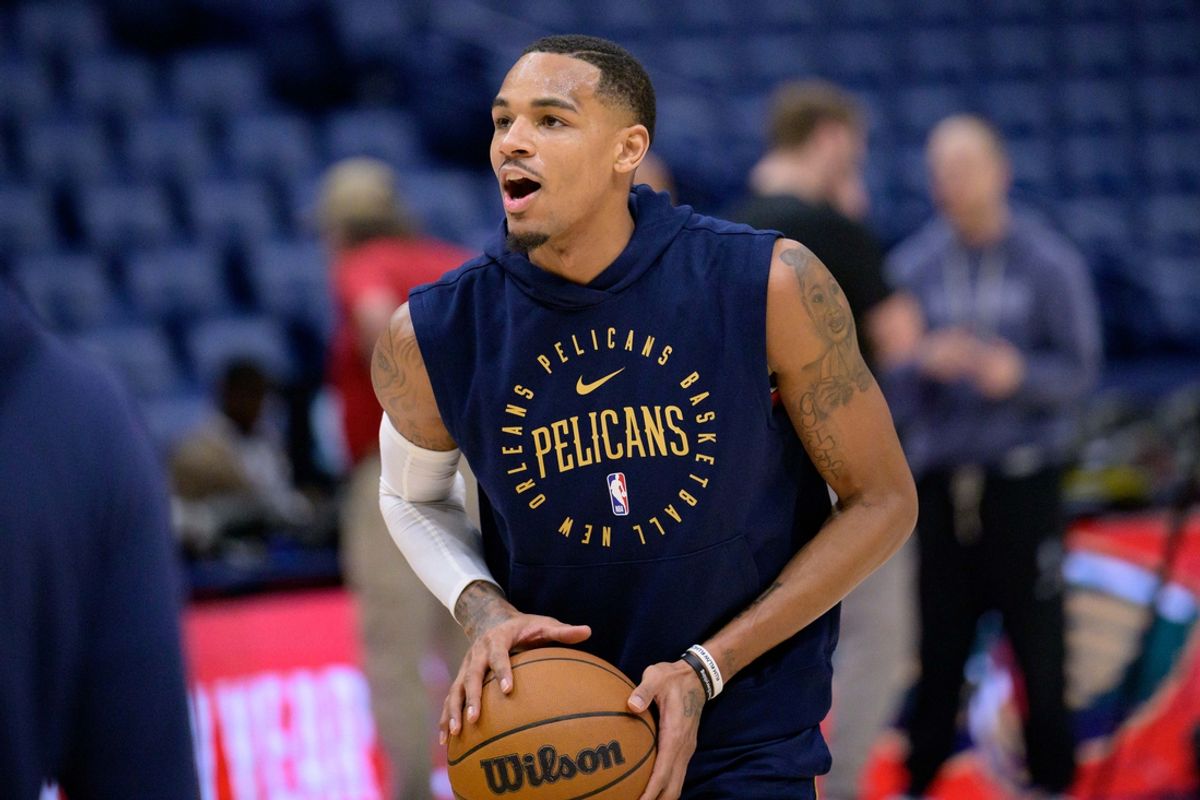 Jan 29, 2025; New Orleans, Louisiana, USA; New Orleans Pelicans guard Dejounte Murray warms up before a game against the Dallas Mavericks at Smoothie King Center. Mandatory Credit: Matthew Hinton-Imagn Images