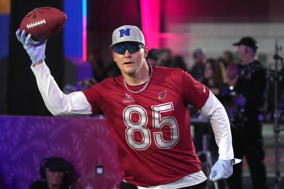 Jan 30, 2025; Orlando, FL, USA; NFC tight end Trey McBride of the Arizona Cardinals (85) catches the ball during the Satisfying Catch event at the Pro Bowl Skills Challenge at Nicholson Fieldhouse. Mandatory Credit: Kirby Lee-Imagn Images