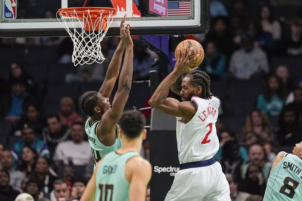 Jan 31, 2025; Charlotte, North Carolina, USA; LA Clippers forward Kawhi Leonard (2) drives to the basket against Charlotte Hornets forward Moussa Diabate (14) during the second quarter at Spectrum Center. Mandatory Credit: Jim Dedmon-Imagn Images