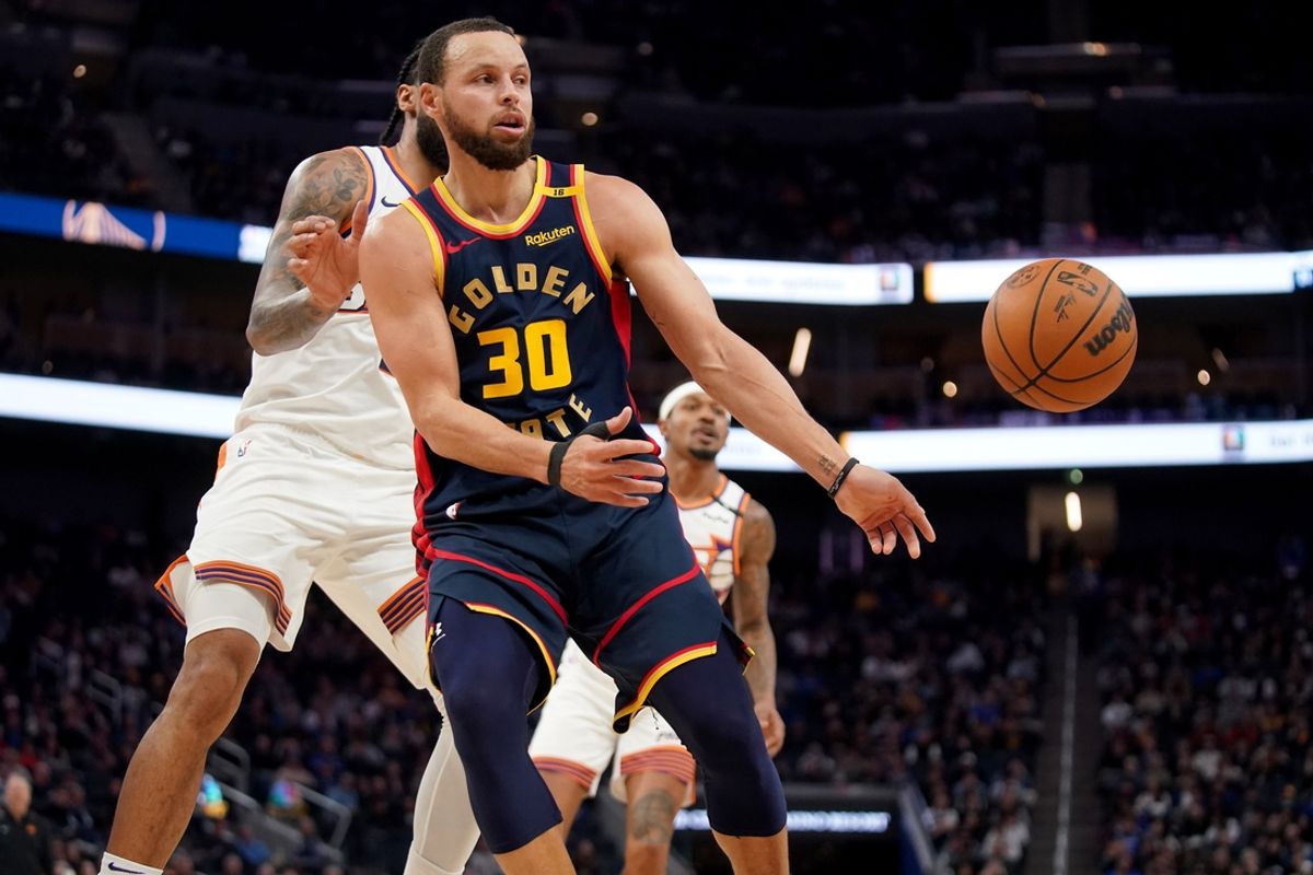 Jan 31, 2025; San Francisco, California, USA; Golden State Warriors guard Stephen Curry (30) passes the ball against the Phoenix Suns in the fourth quarter at the Chase Center. Mandatory Credit: Cary Edmondson-Imagn Images