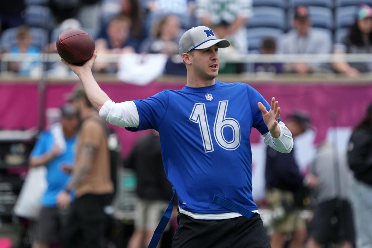 Feb 1, 2025; Orlando, FL, USA; Detroit Lions quarterback Jared Goff (16) throws the ball during NFC Practice for the Pro Bowl Games at Camping World Stadium. Mandatory Credit: Kirby Lee-Imagn Images