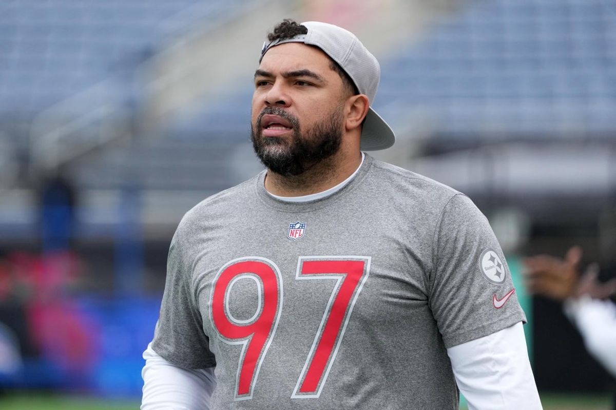 Feb 1, 2025; Orlando, FL, USA; Pittsburgh Steelers lineman Cameron Heyward during AFC Practice for the Pro Bowl Games at Camping World Stadium. Mandatory Credit: Kirby Lee-Imagn Images