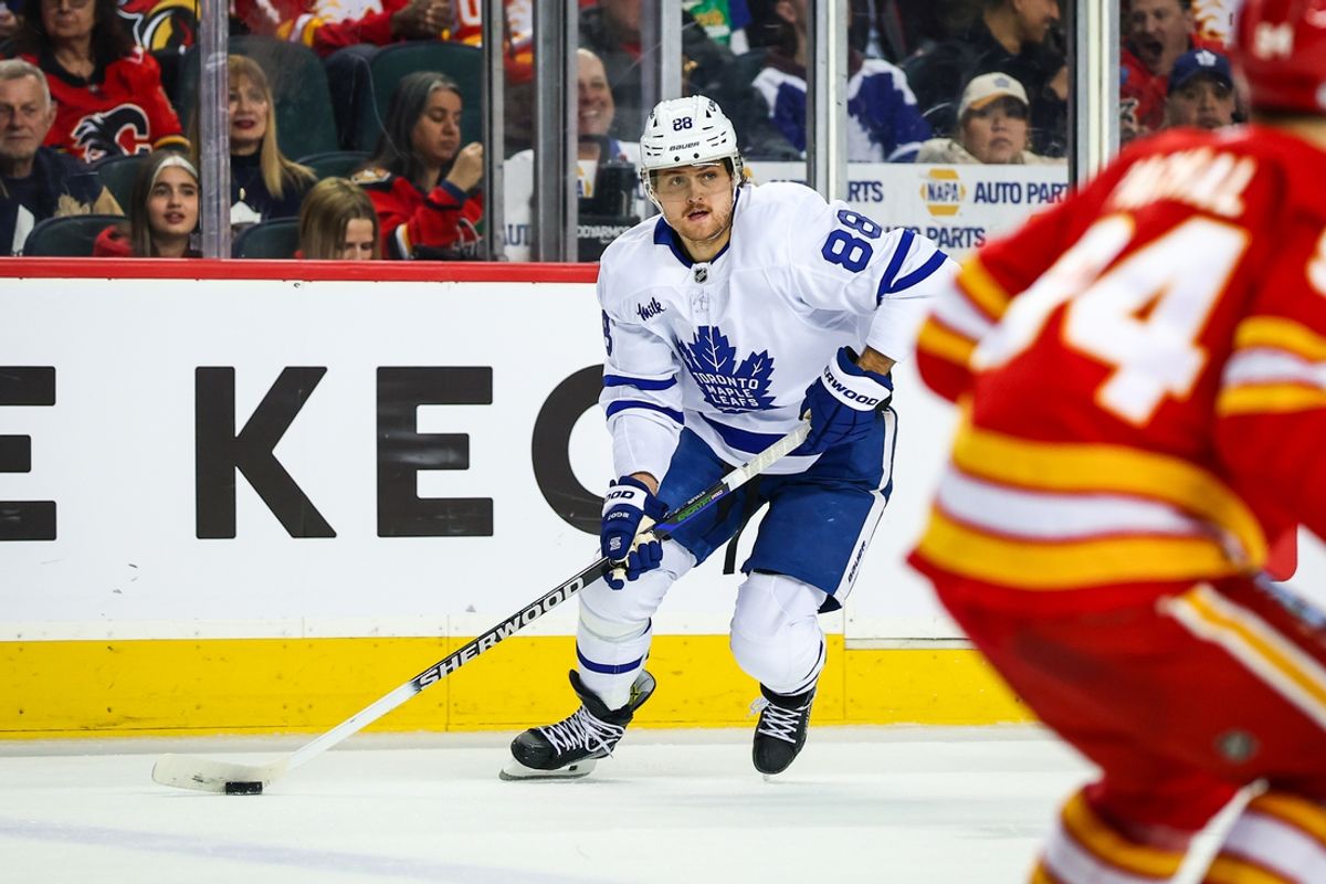 Feb 4, 2025; Calgary, Alberta, CAN; Toronto Maple Leafs right wing William Nylander (88) controls the puck against the Calgary Flames during the third period at Scotiabank Saddledome. Mandatory Credit: Sergei Belski-Imagn Images