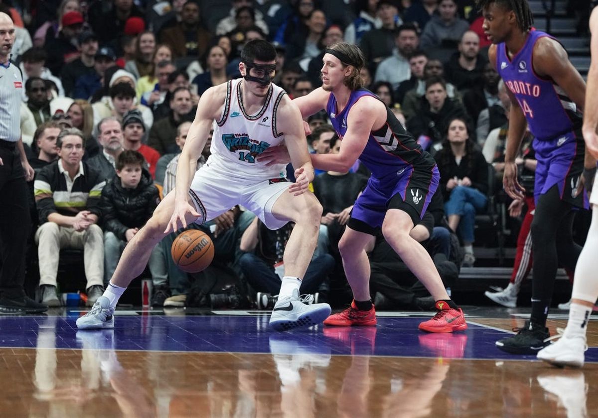 Feb 5, 2025; Toronto, Ontario, CAN; Memphis Grizzlies center Zach Edey (14) controls the ball as Toronto Raptors forward Kelly Olynyk (41) tries to defend during the first quarter at Scotiabank Arena. Mandatory Credit: Nick Turchiaro-Imagn Images