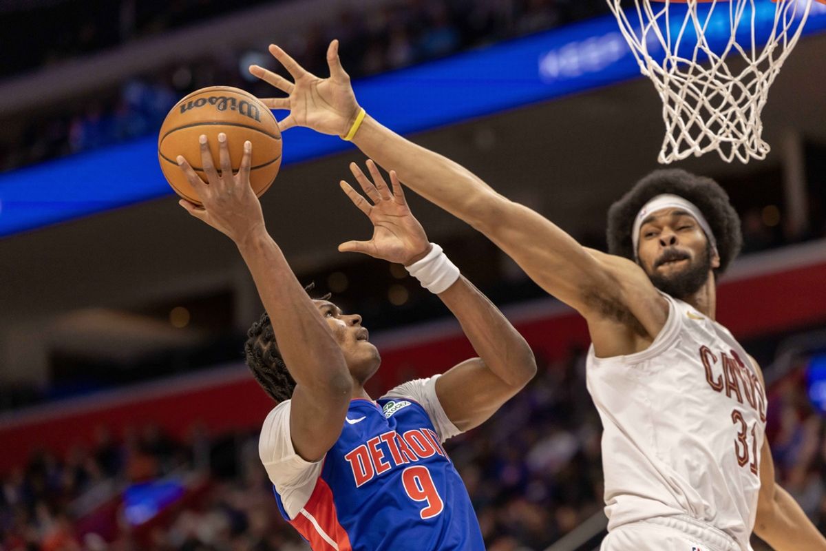 Feb 5, 2025; Detroit, Michigan, USA; Detroit Pistons forward Ausar Thompson (9) drives to the basket on Cleveland Cavaliers center Jarrett Allen (31) during the first half at Little Caesars Arena. Mandatory Credit: David Reginek-Imagn Images