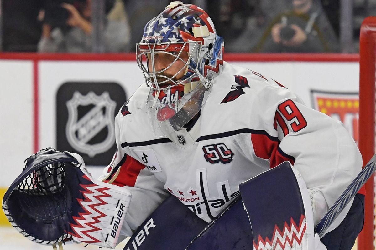 Feb 6, 2025; Philadelphia, Pennsylvania, USA; Washington Capitals goaltender Charlie Lindgren (79) against the Philadelphia Flyers at Wells Fargo Center. Mandatory Credit: Eric Hartline-Imagn Images
