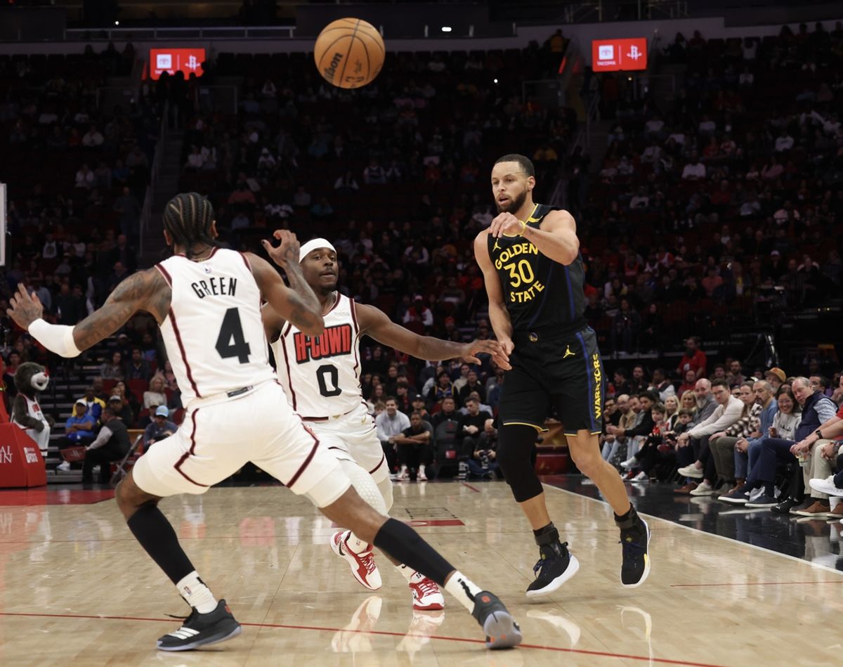 Feb 13, 2025; Houston, Texas, USA; Golden State Warriors guard Stephen Curry (30) pass against Houston Rockets guard Aaron Holiday (0) and guard Jalen Green (4)  in the first half at Toyota Center. Mandatory Credit: Thomas Shea-Imagn Images