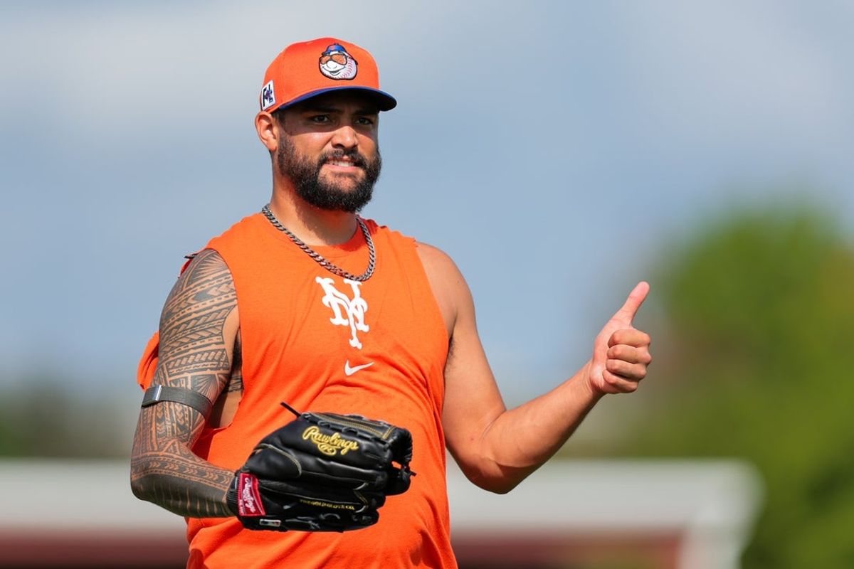 Feb 15, 2025; Port St. Lucie, FL, USA; New York Mets starting pitcher Sean Manaea (59) reacts during a spring training workout at Clover Park. Mandatory Credit: Sam Navarro-Imagn Images