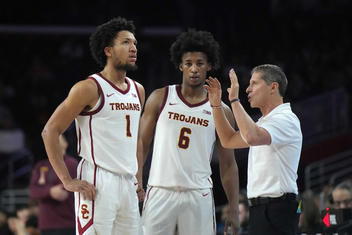 Feb 15, 2025; Los Angeles, California, USA; Southern California Trojans head coach Eric Musselman (right) talks with guard Desmond Claude (1) and guard Wesley Yates III (6) against the Minnesota Golden Gophers in the first half at Galen Center. Mandatory Credit: Kirby Lee-Imagn Images