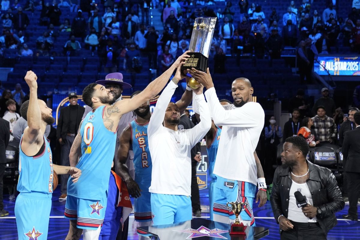 Feb 16, 2025; San Francisco, CA, USA; Shaq’s OGs guard Stephen Curry (30) of the Golden State Warriors and forward Jayson Tatum (0) of the Boston Celtics and guard Damian Lillard (0) of the Milwaukee Bucks and forward Kevin Durant (35) of the Sacramento Kings celebrate with the trophy after defeating Chuck’s Global Stars during the 2025 NBA All Star Game at Chase Center. Mandatory Credit: Kyle Terada-Imagn Images