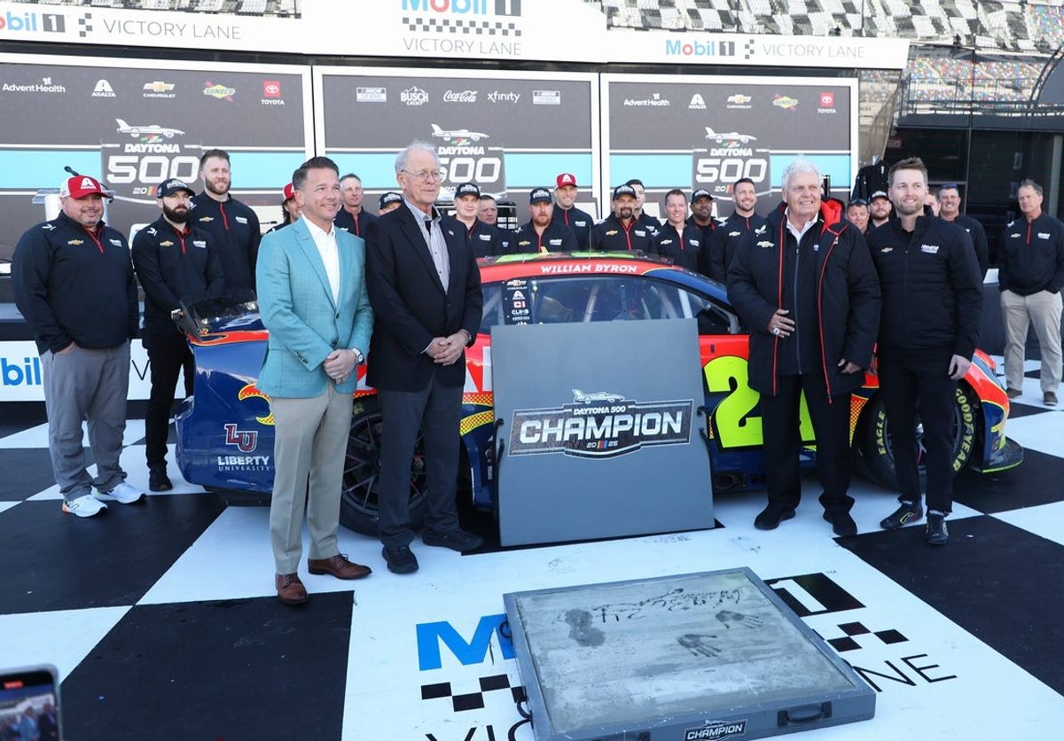 Daytona International Speedway President Frank Kelleher (left), NASCAR CEO Jim France, Hendrick Motorsports owner Rick Hendrick and Daytona 500 winner William Byron pose with the team in Victory Lane, Monday, Feb. 17, 2025.