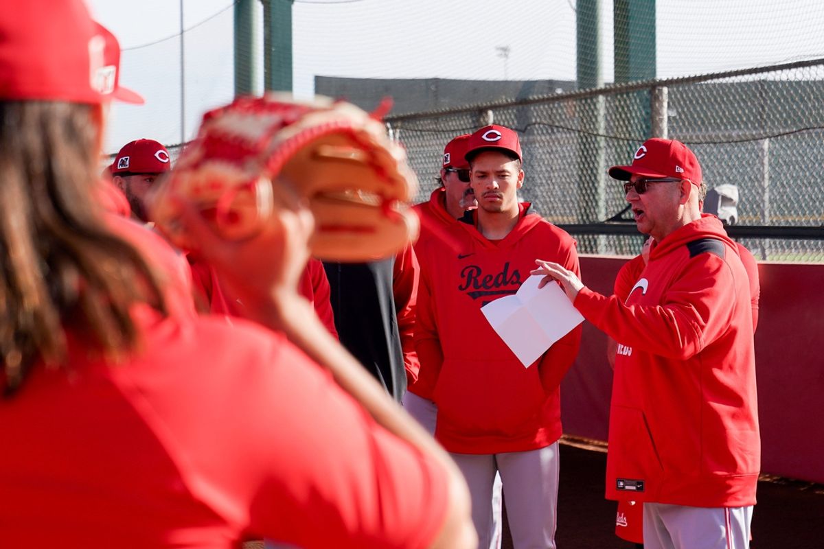 Cincinnati Reds manager Terry Francona speaks with pitchers before training, Wednesday, Feb. 19, 2025, at the Cincinnati Reds Player Development Complex in Goodyear, Ariz.