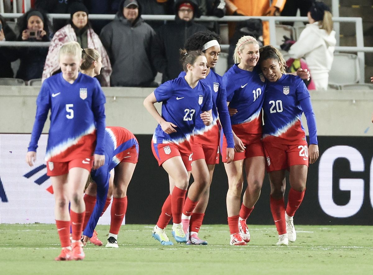 Feb 20, 2025; Houston, Texas, [USA];  USA forward Catarina Macario (20) celebrates her goal with teammates against Colombia in the first half at Shell Energy Stadium. Mandatory Credit: Thomas Shea-Imagn Images