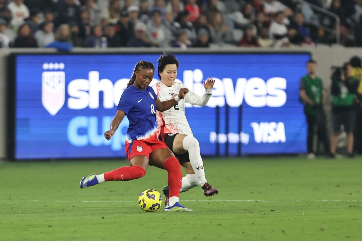 Feb 26, 2025; San Diego, California, USA; USA forward Jaedyn Shaw (8) prepares to pass ball in the second half against Japan at Snapdragon Stadium. Mandatory Credit: Julia Kapros-Imagn Images