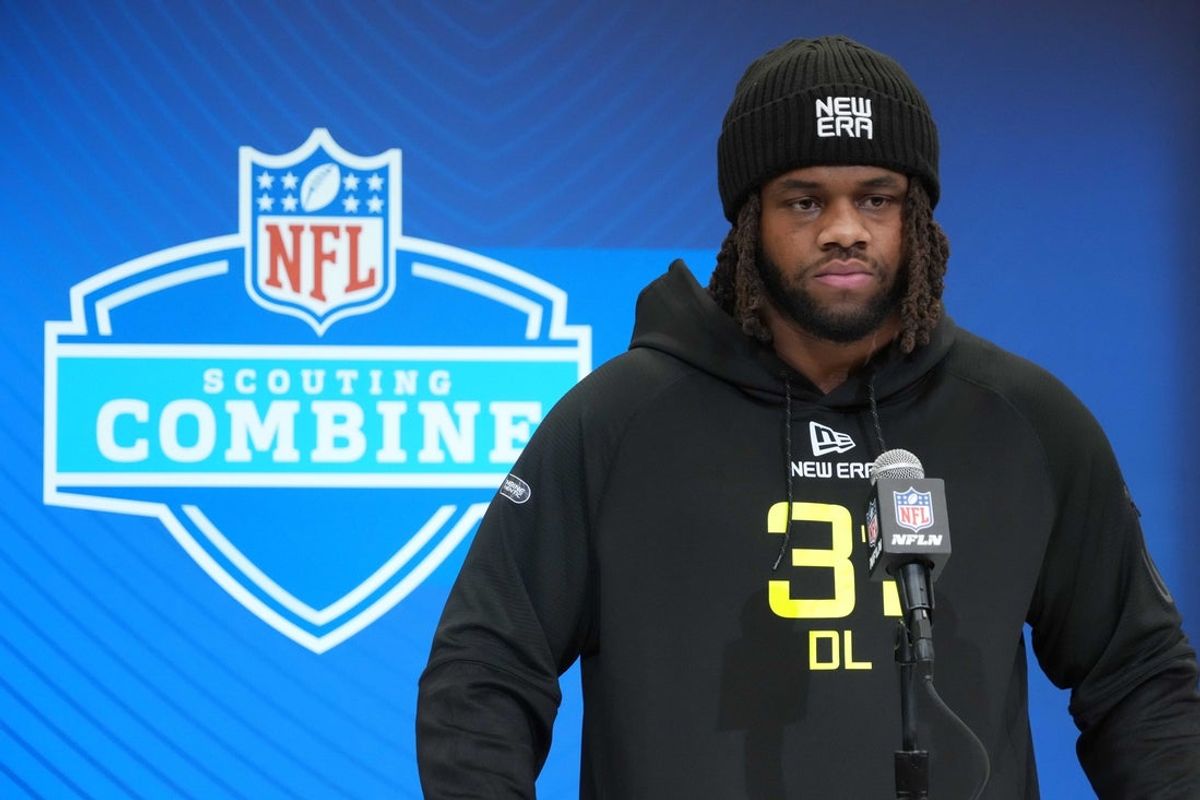 Feb 26, 2025; Indianapolis, IN, USA; South Carolina defensive lineman TJ Sanders (DL31) during the 2025 NFL Scouting Combine at the Indiana Convention Center. Mandatory Credit: Kirby Lee-Imagn Images