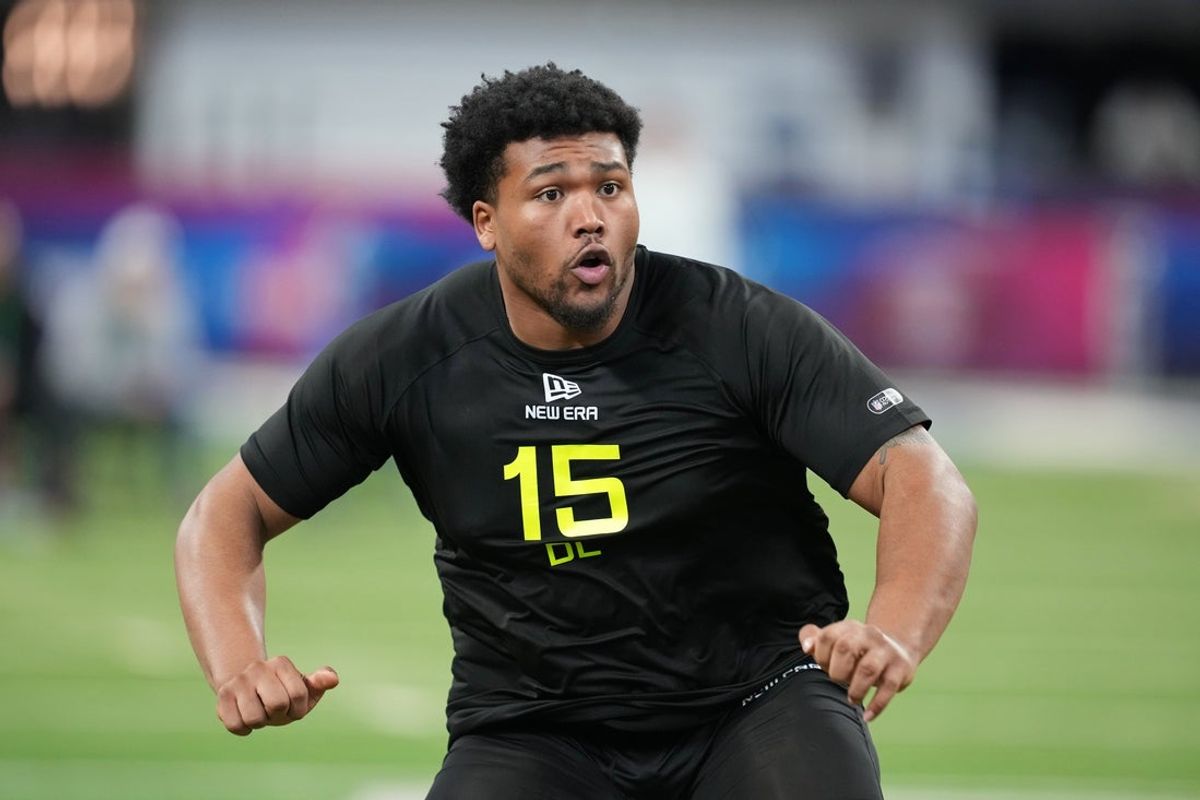 Feb 27, 2025; Indianapolis, IN, USA; Oregon defensive lineman Derrick Harmon (DL15) participates in drills during the 2025 NFL Combine at Lucas Oil Stadium. Mandatory Credit: Kirby Lee-Imagn Images