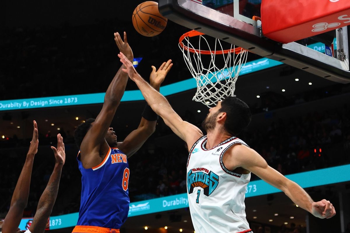 Feb 28, 2025; Memphis, Tennessee, USA; New York Knicks forward OG Anunoby (8) shoots as Memphis Grizzlies forward Santi Aldama (7) defends during the second quarter at FedExForum. Mandatory Credit: Petre Thomas-Imagn Images