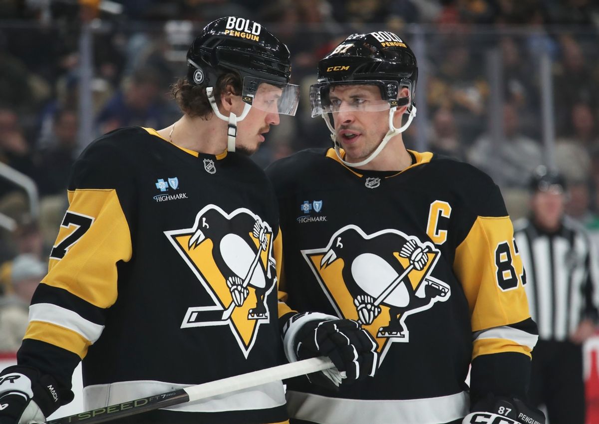 Mar 2, 2025; Pittsburgh, Pennsylvania, USA;  Pittsburgh Penguins right wing Rickard Rakell (67) and center Sidney Crosby (87) talk before a face-off against the Toronto Maple Leafs during the first period at PPG Paints Arena. Mandatory Credit: Charles LeClaire-Imagn Images