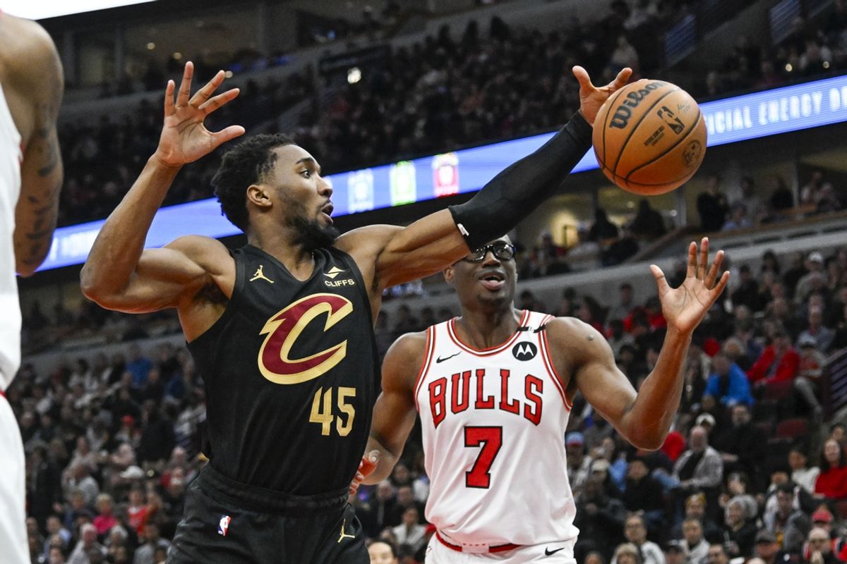 Mar 4, 2025; Chicago, Illinois, USA;   Cleveland Cavaliers guard Donovan Mitchell (45) and Chicago Bulls forward Jalen Smith (7) watch a loose ball during the first half at the  United Center. Mandatory Credit: Matt Marton-Imagn Images