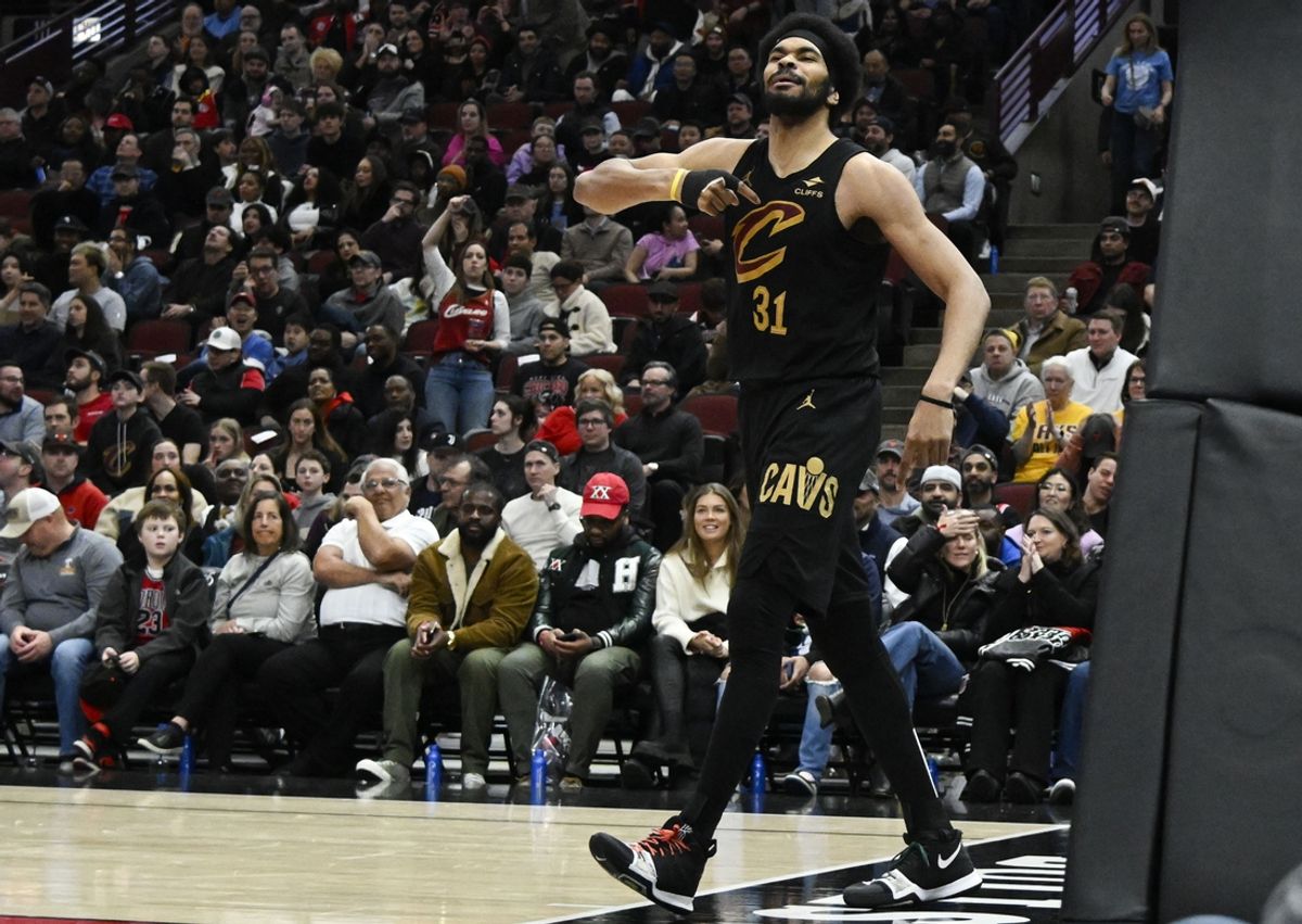 Mar 4, 2025; Chicago, Illinois, USA;  Cleveland Cavaliers center Jarrett Allen (31) pumps his chest after scoring a three point basket against the Chicago Bulls during the second half at United Center. Mandatory Credit: Matt Marton-Imagn Images