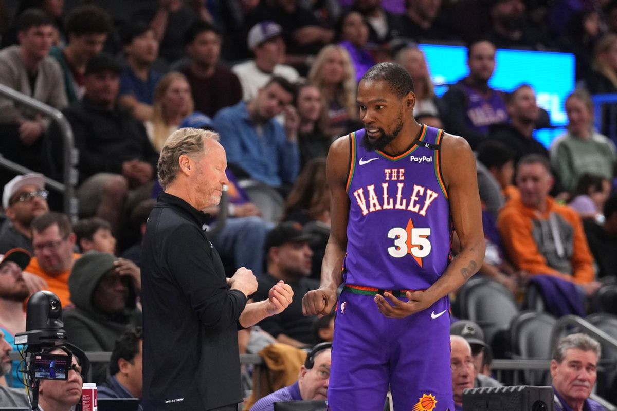 Mar 4, 2025; Phoenix, Arizona, USA; Phoenix Suns head coach Mike Budenholzer talks with Phoenix Suns forward Kevin Durant (35) against the LA Clippers during the second half at PHX Center. Mandatory Credit: Joe Camporeale-Imagn Images