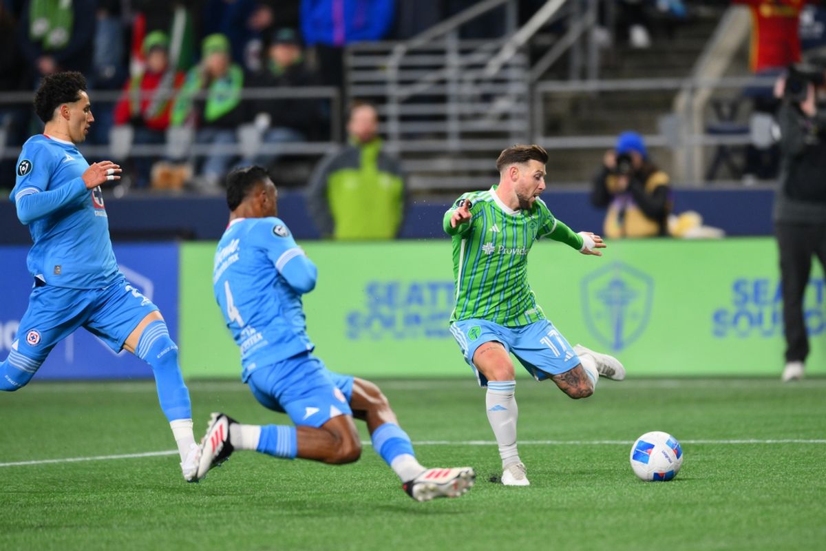 Mar 5, 2025; Seattle, Washington, USA; Seattle Sounders FC forward Paul Arriola (17) crosses the ball while defended by Cruz Azul defender Willer Ditta (4) during the first half at Lumen Field. Mandatory Credit: Steven Bisig-Imagn Images