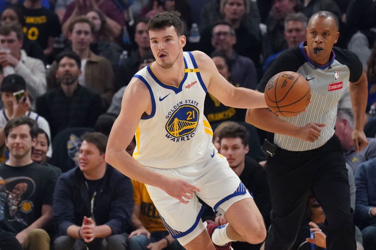 Mar 8, 2025; San Francisco, California, USA; Golden State Warriors center Quinten Post (21) dribbles the ball up court during the first quarter against the Detroit Pistons at Chase Center. Mandatory Credit: David Gonzales-Imagn Images