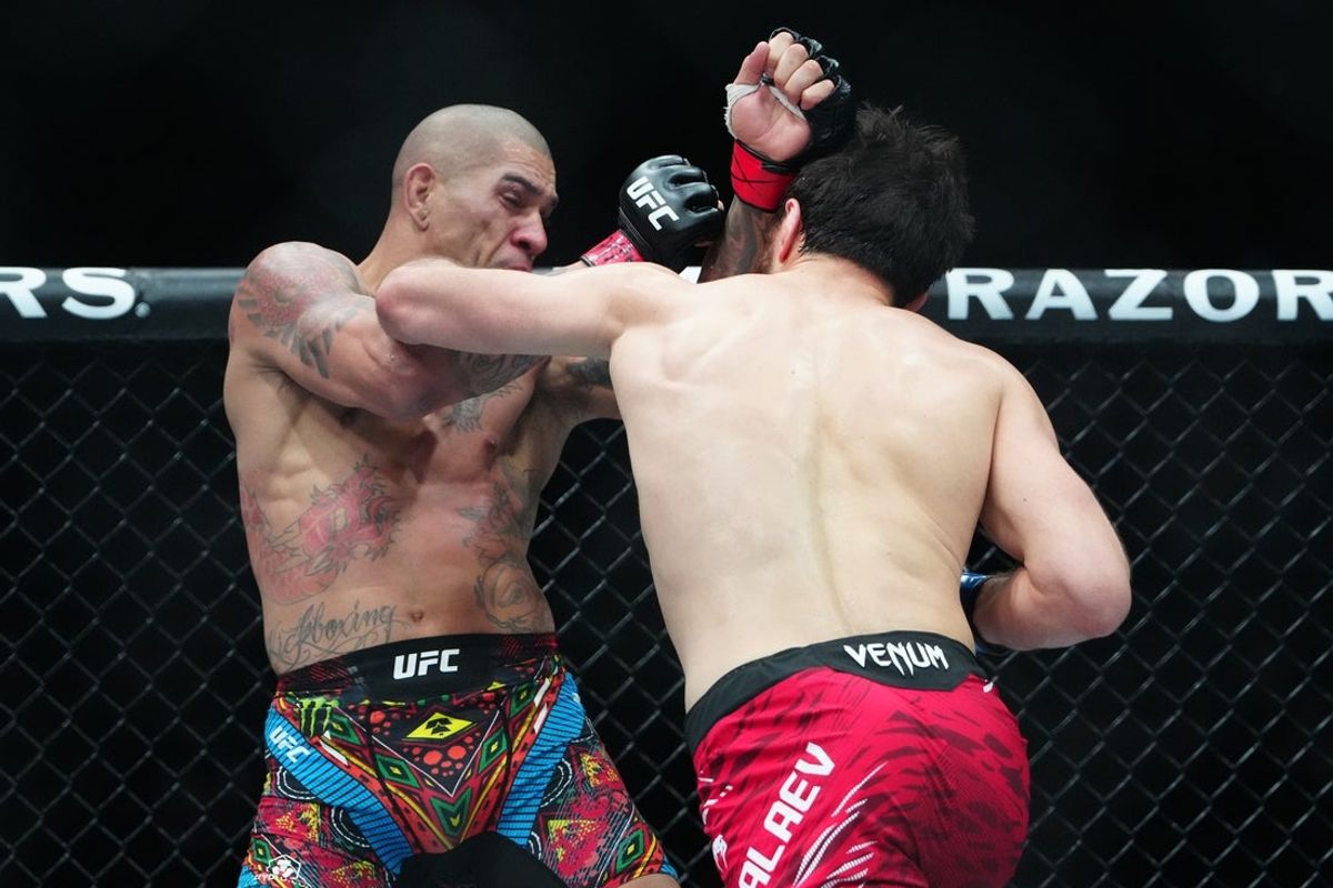 Mar 8, 2025; Las Vegas, Nevada, USA; Alex Pereira (red gloves) fights Magomed Ankalaev (blue gloves) during UFC 313 at T-Mobile Arena. Mandatory Credit: Stephen R. Sylvanie-Imagn Images
