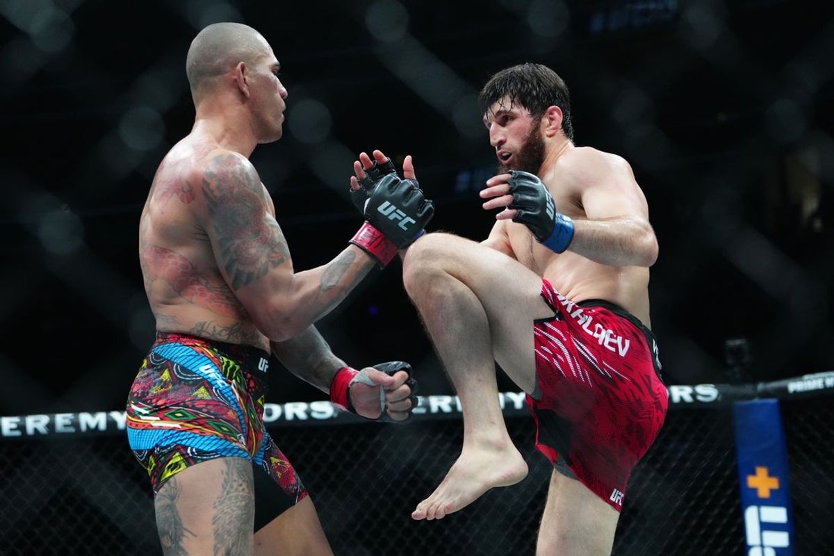 Mar 8, 2025; Las Vegas, Nevada, USA; Alex Pereira (red gloves) fights Magomed Ankalaev (blue gloves) during UFC 313 at T-Mobile Arena. Mandatory Credit: Stephen R. Sylvanie-Imagn Images