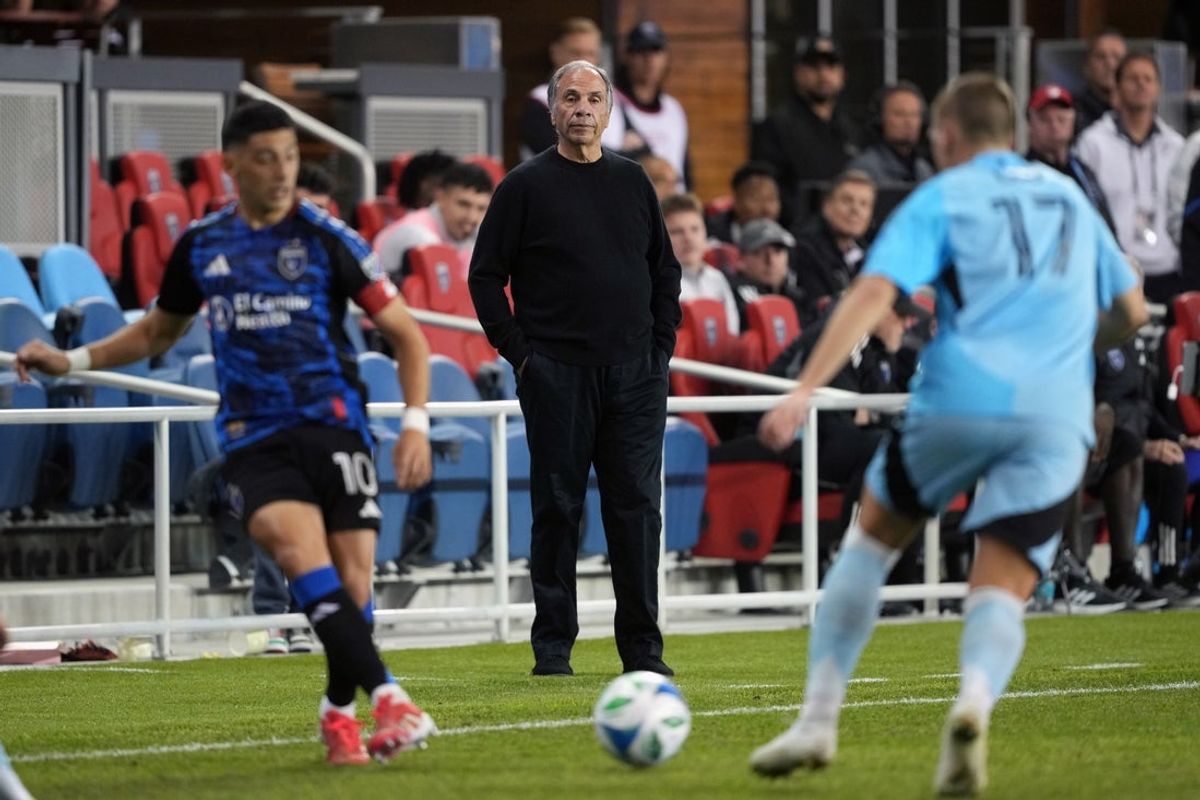Mar 8, 2025; San Jose, California, USA; San Jose Earthquakes head coach Bruce Arena (center) watches as midfielder Cristian Espinoza (10) passes against Minnesota United midfielder Robin Lod (17) during the first half at PayPal Park. Mandatory Credit: Darren Yamashita-Imagn Images