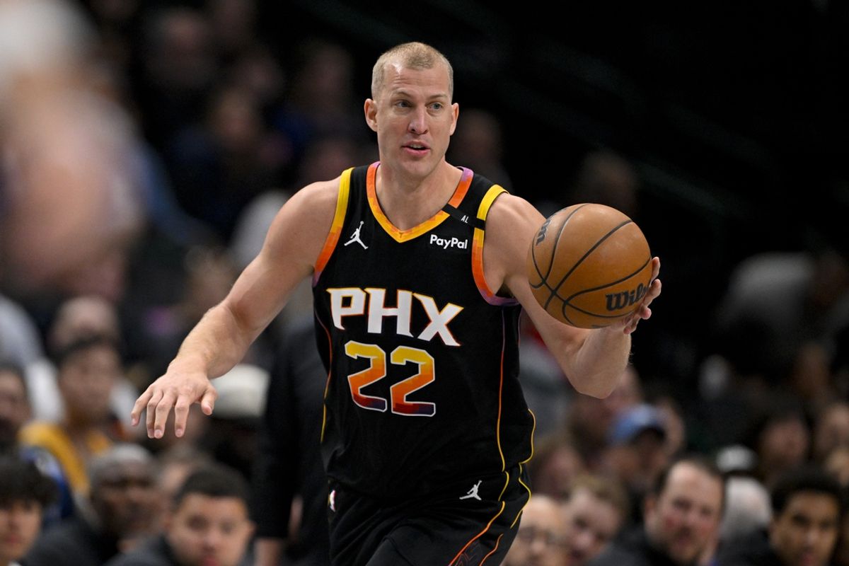 Phoenix Suns center Mason Plumlee (22) in action during the game between the Dallas Mavericks and the Phoenix Suns at American Airlines Center.