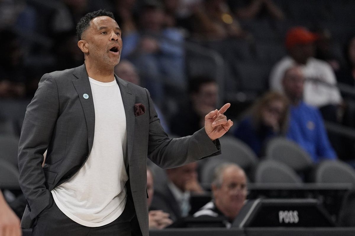 Mar 12, 2025; Charlotte, NC, USA; Georgia Tech Yellow Jackets head coach Damon Stoudamire calls to his team during the first half against the Virginia Cavaliers at Spectrum Center. Mandatory Credit: Jim Dedmon-Imagn Images
