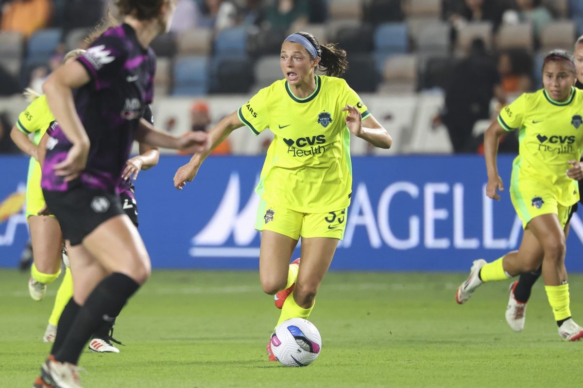 Mar 14, 2025; Houston, Texas, USA; Washington Spirit forward Ashley Hatch (33) controls the ball during the first half against the Houston Dash at Shell Energy Stadium. Mandatory Credit: Troy Taormina-Imagn Images