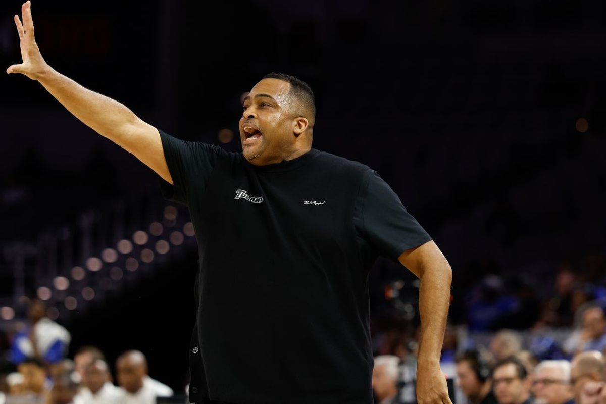 Mar 15, 2025; Fort Worth, TX, USA;  Tulane Green Wave head coach Ron Hunter calls a play against the Memphis Tigers during the first half at Dickies Arena. Mandatory Credit: Chris Jones-Imagn Images