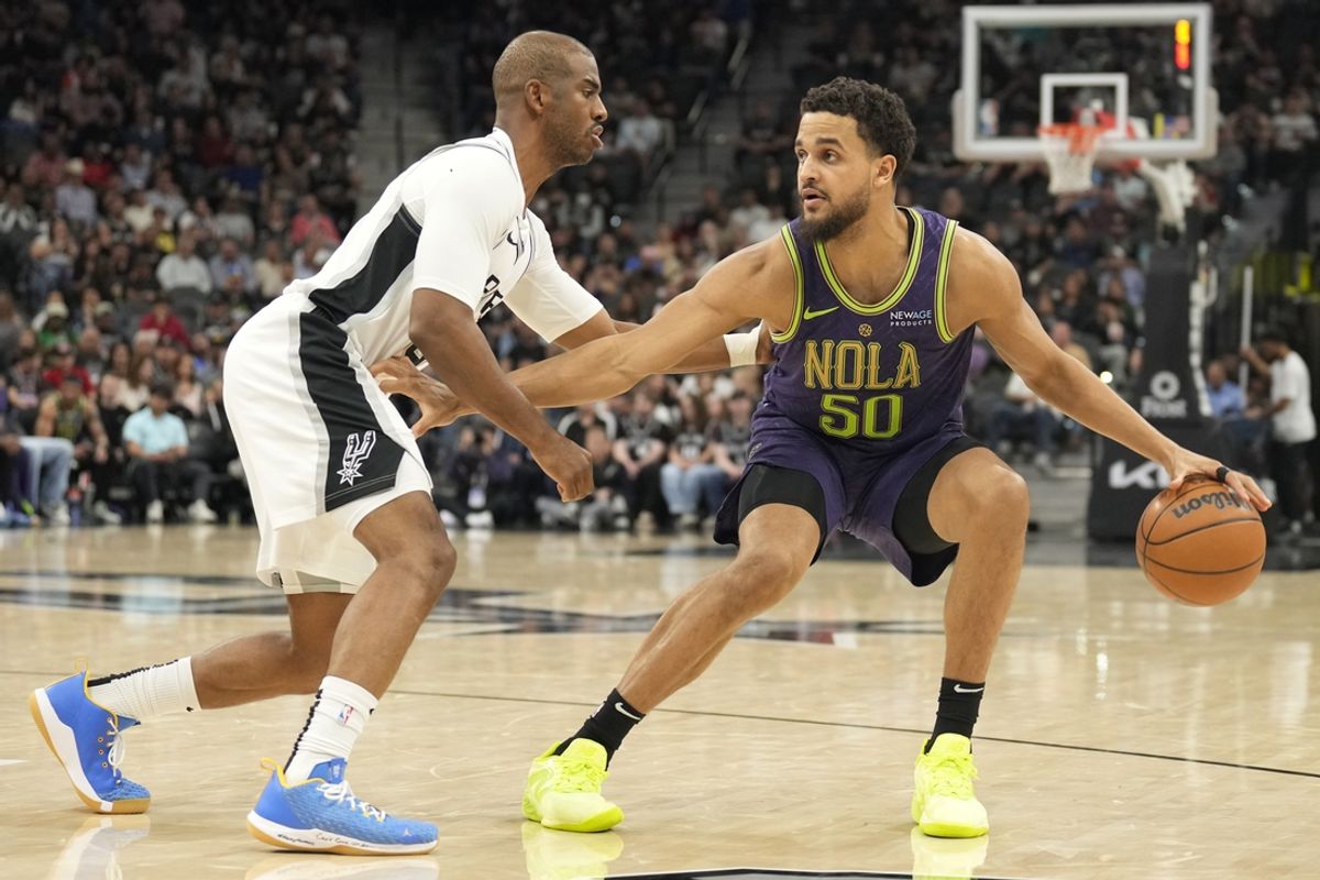 Mar 15, 2025; San Antonio, Texas, USA; New Orleans Pelicans forward Jeremiah Robinson-Earl (50) looks to  pass the ball while defended by San Antonio Spurs guard Chris Paul (3) during the first half at Frost Bank Center. Mandatory Credit: Scott Wachter-Imagn Images