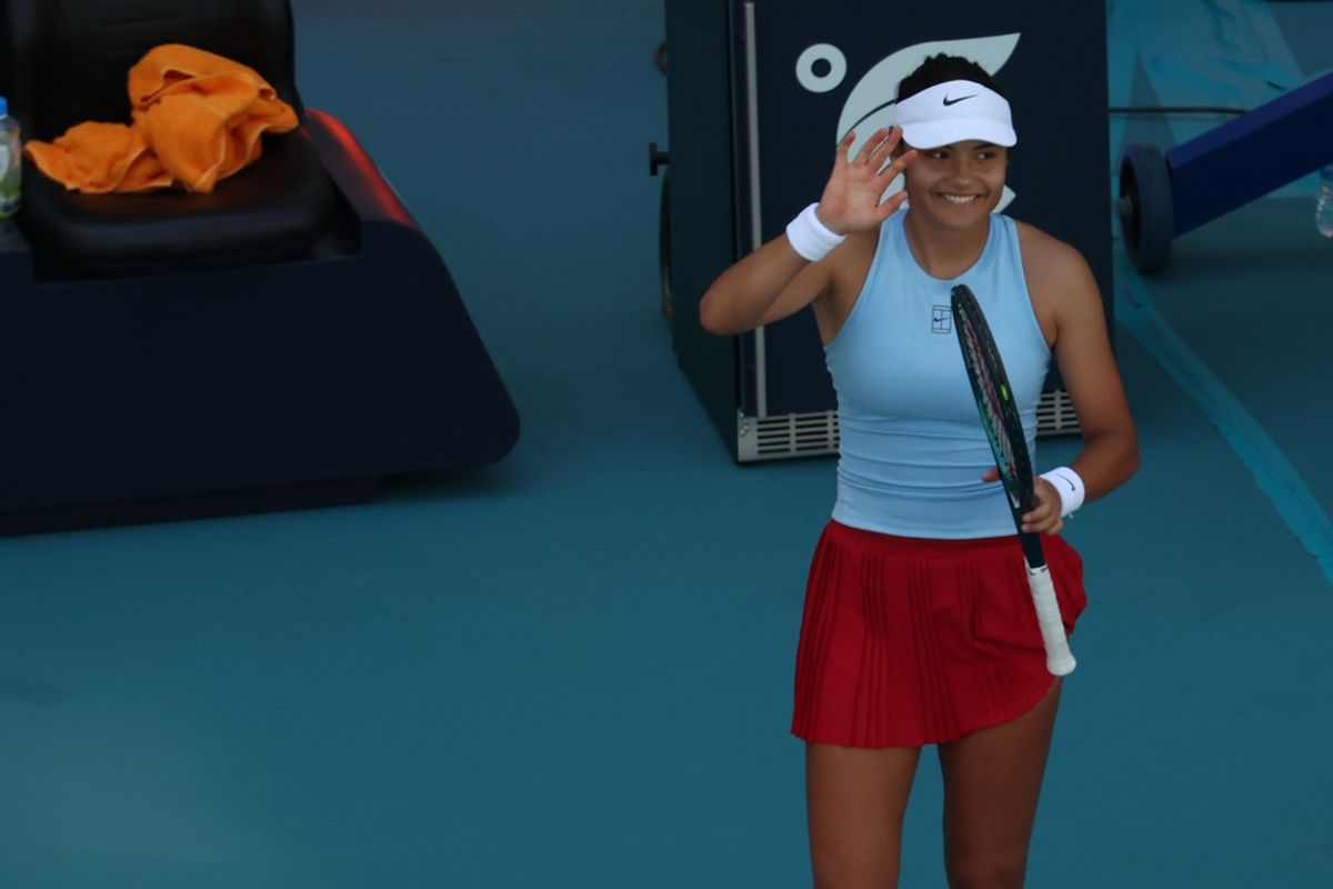 Mar 19, 2025; Miami, FL, USA; Emma Raducanu (GBR) waves to the crowd after her match against Sayaka Ishii (JPN)(not pictured) on day two of the Miami Open at Hard Rock Stadium. Mandatory Credit: Geoff Burke-Imagn Images