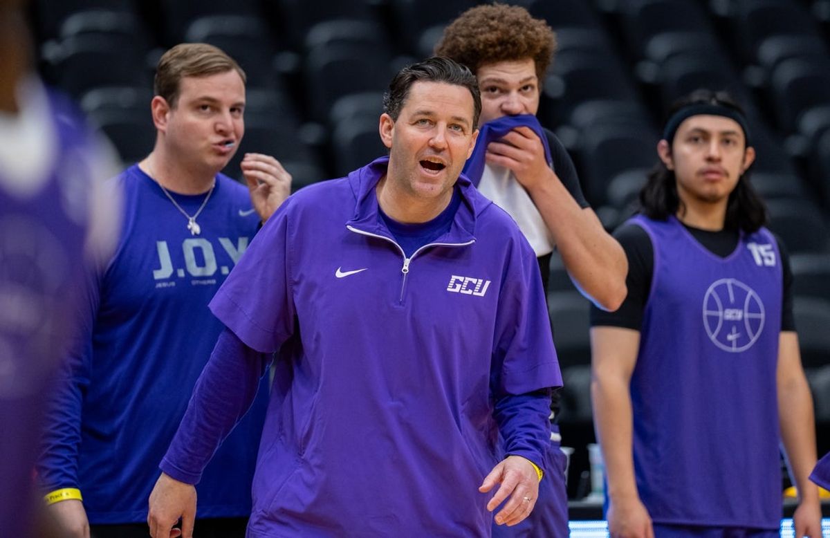 Mar 20, 2025; Seattle, WA, USA; Grand Canyon Antelopes head coach Bryce Drew yells to his team during practice at Climate Pledge Arena. Mandatory Credit: Stephen Brashear-Imagn Images