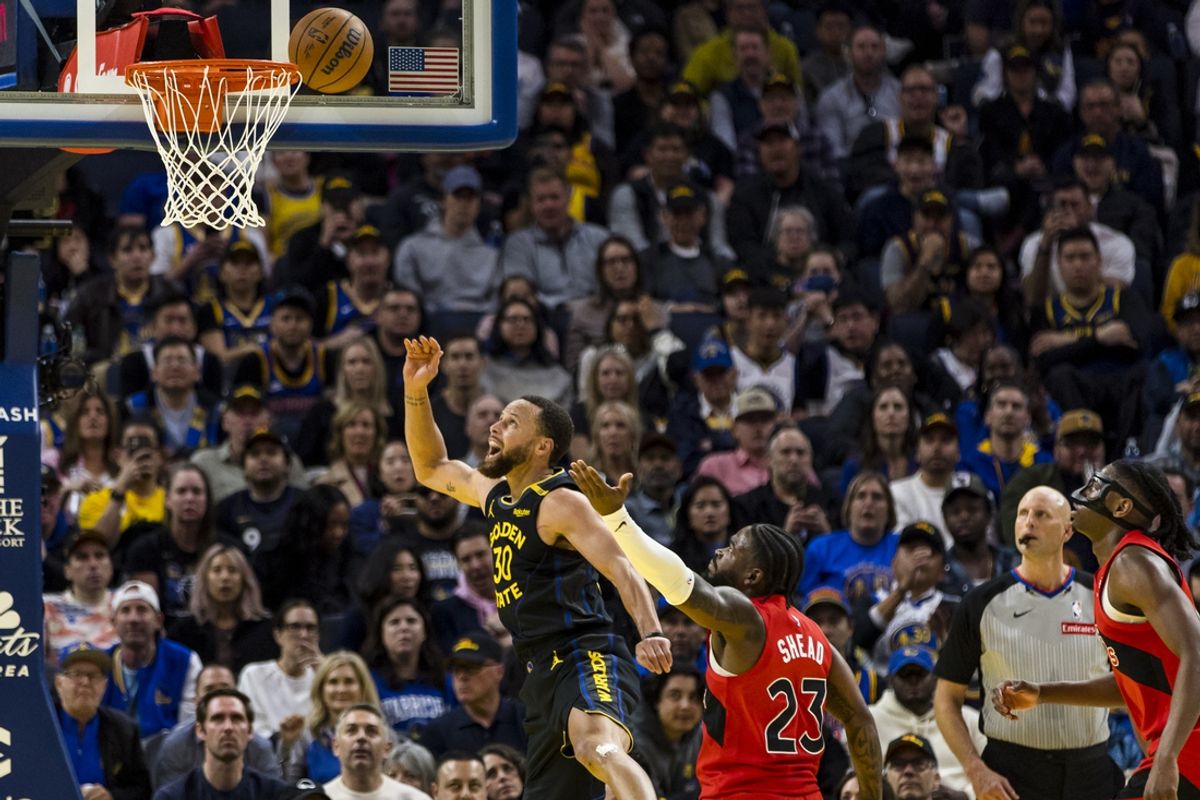Mar 20, 2025; San Francisco, California, USA; Golden State Warriors guard Stephen Curry (30) shoots against the Toronto Raptors during the third quarter at Chase Center. Mandatory Credit: John Hefti-Imagn Images