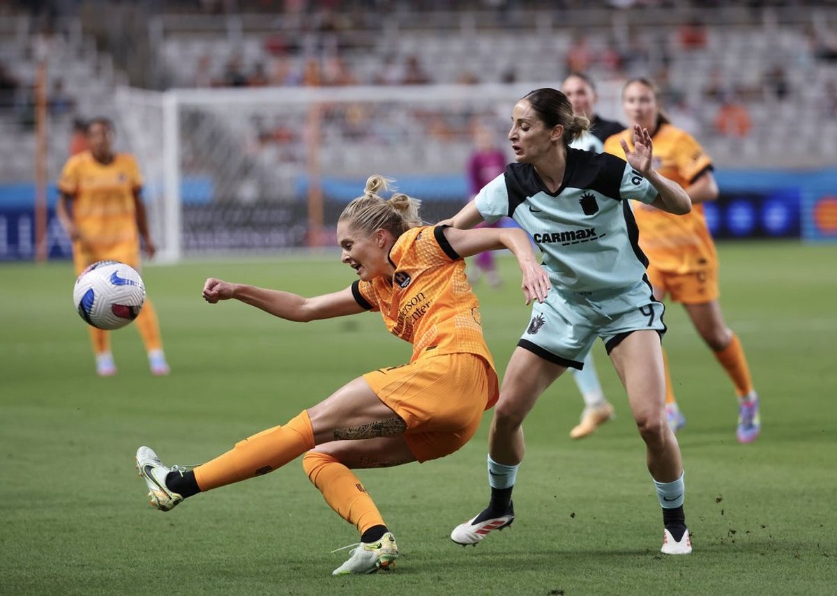 Mar 28, 2025; Houston, Texas, USA; Houston Dash defender Natalie Jacobs (4) clears the ball way from Gotham FC forward Esther González (9) in the first half at Shell Energy Stadium. Mandatory Credit: Thomas Shea-Imagn Images