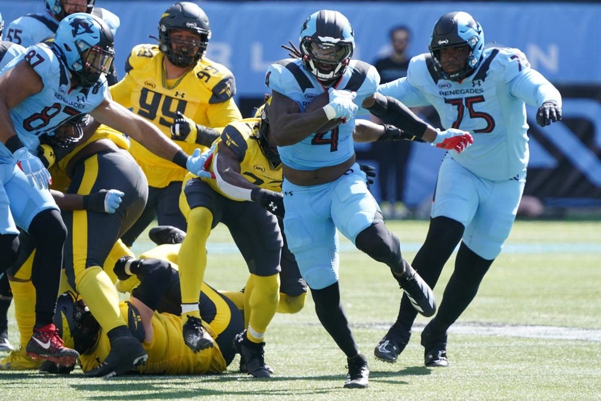 Mar 29, 2025; Arlington, TX, USA; Arlington Renegades running back Kalen Ballage (4) carries the ball on a 77-yard touch run during the first half against the San Antonio Brahmas at Choctaw Stadium. Mandatory Credit: Raymond Carlin III-Imagn Images