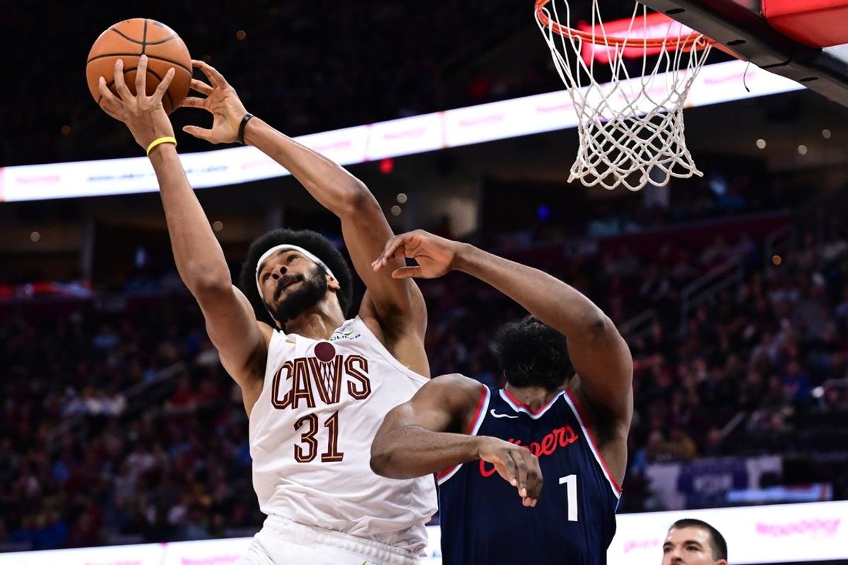 Mar 30, 2025; Cleveland, Ohio, USA; Cleveland Cavaliers center Jarrett Allen (31) goes for a rebound against Los Angeles Clippers guard James Harden (1) during the second half at Rocket Arena. Mandatory Credit: Ken Blaze-Imagn Images