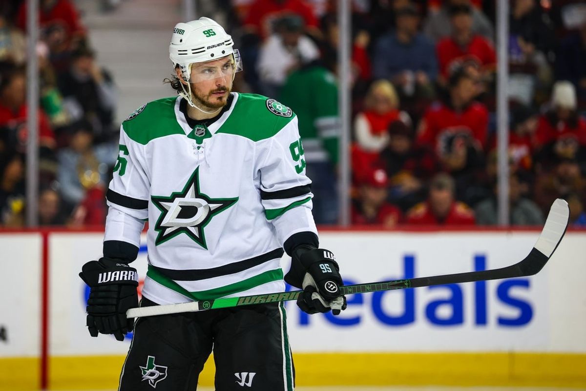 Mar 27, 2025; Calgary, Alberta, CAN; Dallas Stars center Matt Duchene (95) against the Calgary Flames during the second period at Scotiabank Saddledome. Mandatory Credit: Sergei Belski-Imagn Images