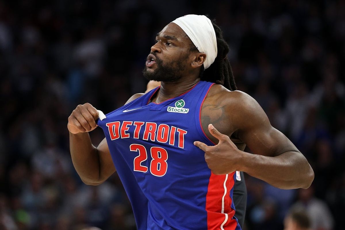 Mar 30, 2025; Minneapolis, Minnesota, USA; Detroit Pistons center Isaiah Stewart (28) gestures towards the crowd after a fight against the Minnesota Timberwolves during the second quarter at Target Center. Stewart was later ejected from the game. Mandatory Credit: Matt Krohn-Imagn Images