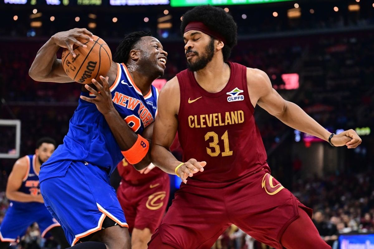 Apr 2, 2025; Cleveland, Ohio, USA;  New York Knicks forward OG Anunoby (8) drives to the basket against Cleveland Cavaliers center Jarrett Allen (31) during the first half at Rocket Arena. Mandatory Credit: Ken Blaze-Imagn Images