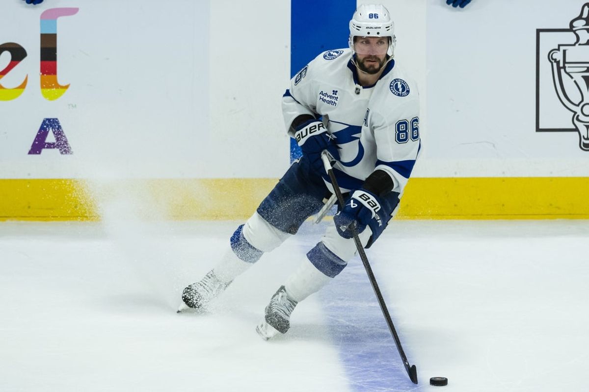 Apr 3, 2025; Ottawa, Ontario, CAN; Tampa Bay Lightning right wing Nikita Kucherov (86) controls the puck in the third period aagainst he Ottawa Senators at the Canadian Tire Centre. Mandatory Credit: Marc DesRosiers-Imagn Images