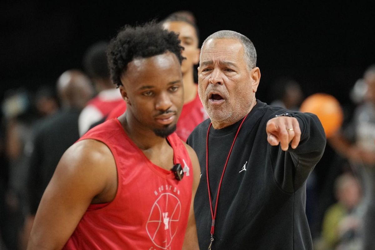 Apr 4, 2025; San Antonio, TX, USA; Houston Cougars head coach Kelvin Sampson directs guard L.J. Cryer (4) during a practice session for the Final Four of the 2025 NCAA tournament at Alamodome. Mandatory Credit: Robert Deutsch-Imagn Images