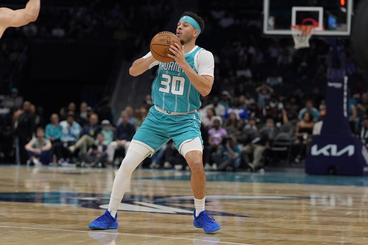 Apr 4, 2025; Charlotte, North Carolina, USA; Charlotte Hornets guard Seth Curry (30) pulls up to shoot a three against the Sacramento Kings during the second half at Spectrum Center. Mandatory Credit: Jim Dedmon-Imagn Images