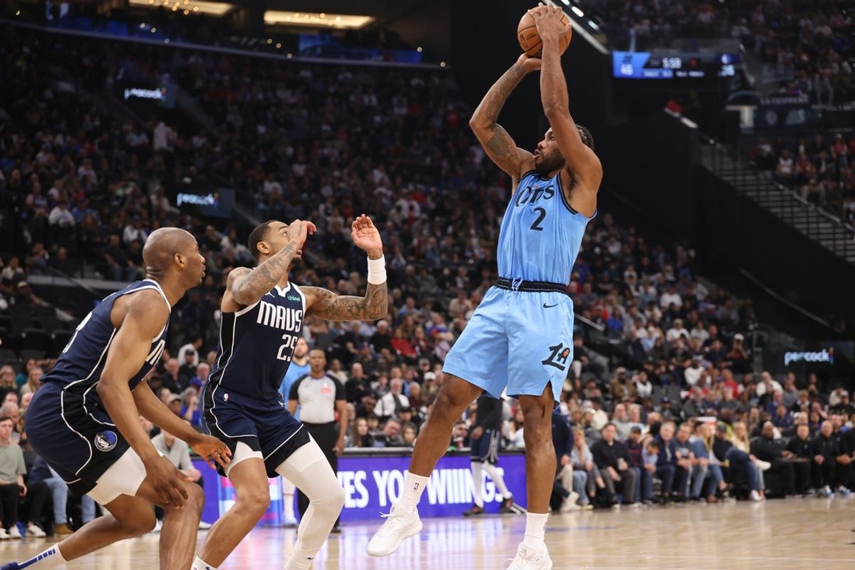Apr 5, 2025; Inglewood, California, USA;  Los Angeles Clippers forward Kawhi Leonard (2) shoots the ball over Dallas Mavericks forward P.J. Washington (25) during the second quarter at Intuit Dome. Mandatory Credit: Kiyoshi Mio-Imagn Images