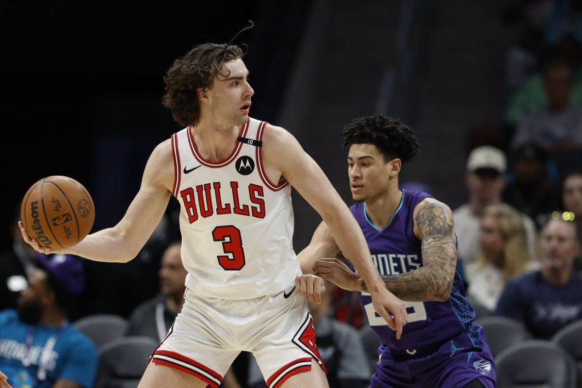Apr 6, 2025; Charlotte, North Carolina, USA; Chicago Bulls guard Josh Giddey (3) looks to pass against Charlotte Hornets guard KJ Simpson (25) during the first quarter at Spectrum Center. Mandatory Credit: Nell Redmond-Imagn Images